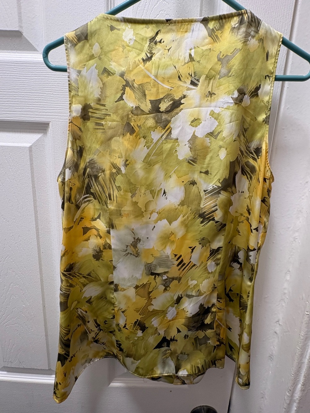 Anne Klein Yellow Floral Ruffle Shell Top - Picture 3 of 3